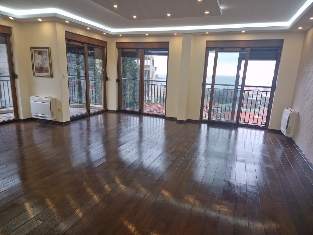 Spacious New Three-Bedroom Apartment with Two Terraces, Petrovac